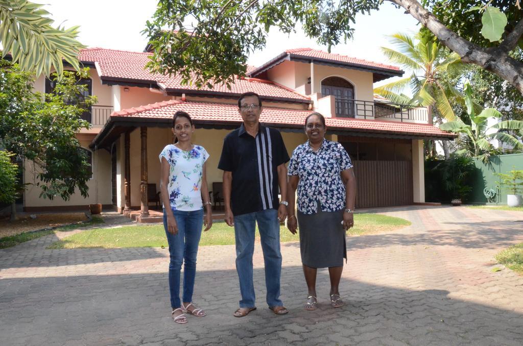 Gondolas Holiday Lanka Ragama Exterior photo
